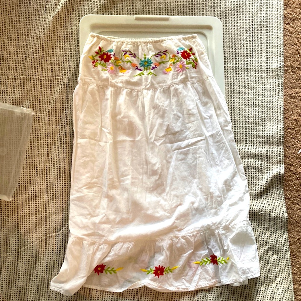 Strapless embroidered cotton dress